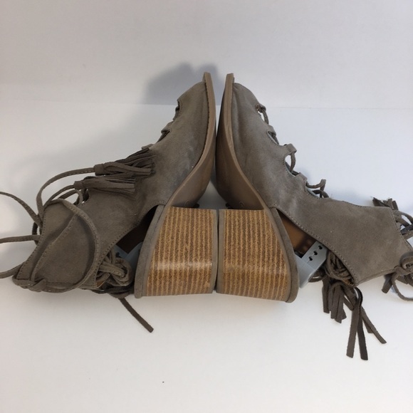 Qupid Gray Gladiator Stacked Block Heels Shoes Size 9 With Long Strings Tie - Picture 5 of 13